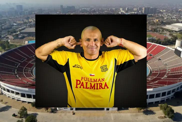 Humberto Suazo renovando su contrato (Foto tomada de: X)