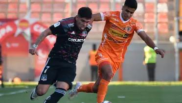 Carlos Palacios enfrentando a Cobreloa por Colo Colo. 