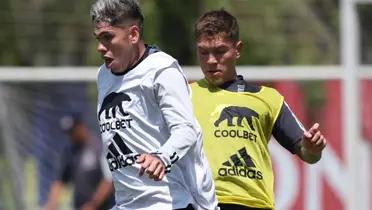 Carlos Palacios enfrentando a Lucas Soto en un entrenamiento.