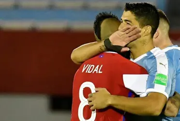 El volante de la selección chilena suma elogios en Uruguay.