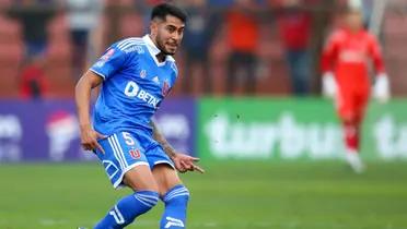 Emmanuel Ojeda con la camiseta de Universidad de Chile. 