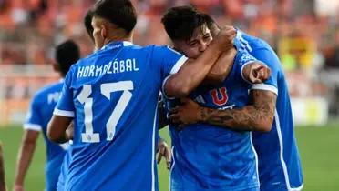 Universidad de Chile celebrando. 