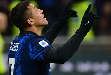 Alexis Sánchez no lo pasa bien en Italia