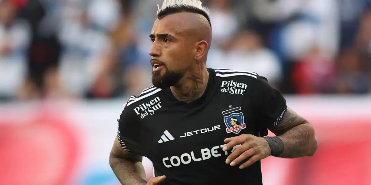 Arturo Vidal con la camiseta de Colo Colo.