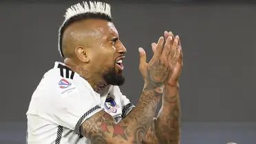 Arturo Vidal con la camiseta de Colo Colo.