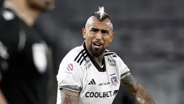 Arturo Vidal con la camiseta de Colo Colo. 