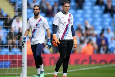 El arquero del Manchester City le mandó elogios al arquero de la selección chilena, incluso le puso el apodo de una leyenda. 