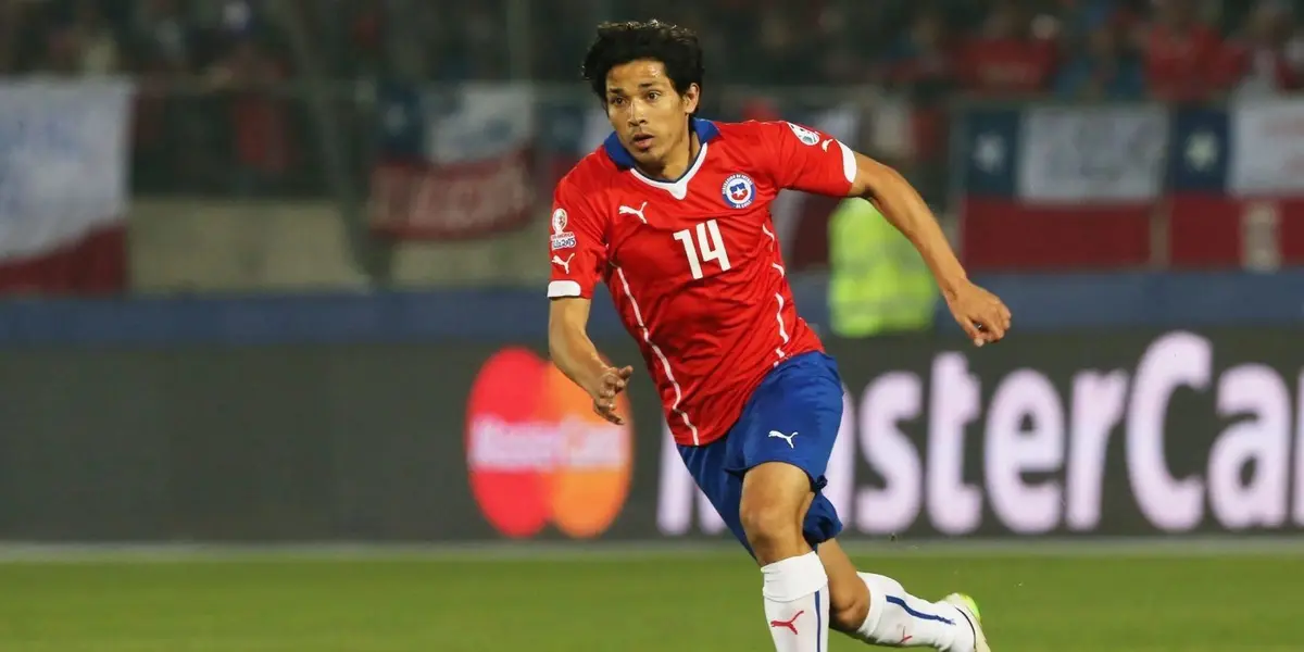 El astro del fútbol chileno dice adiós en el estadio que lo vio brillar.  