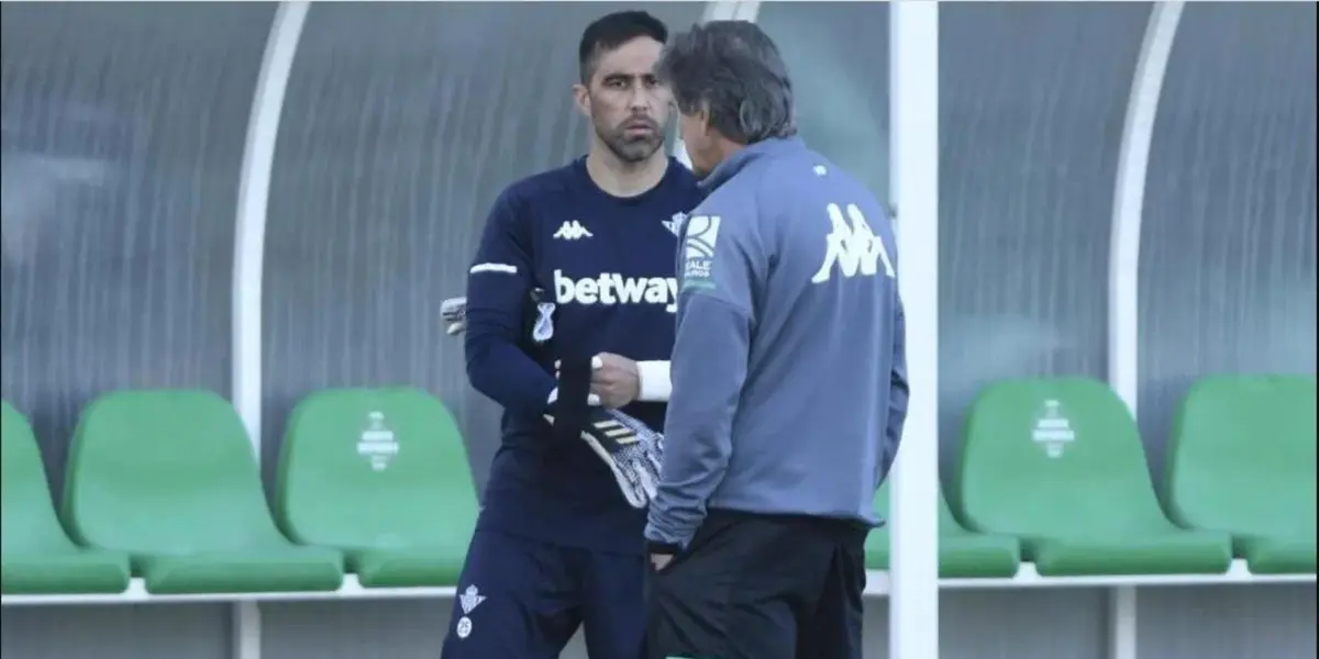 El entrenador del Betis estaría planificando su temporada 2024.  