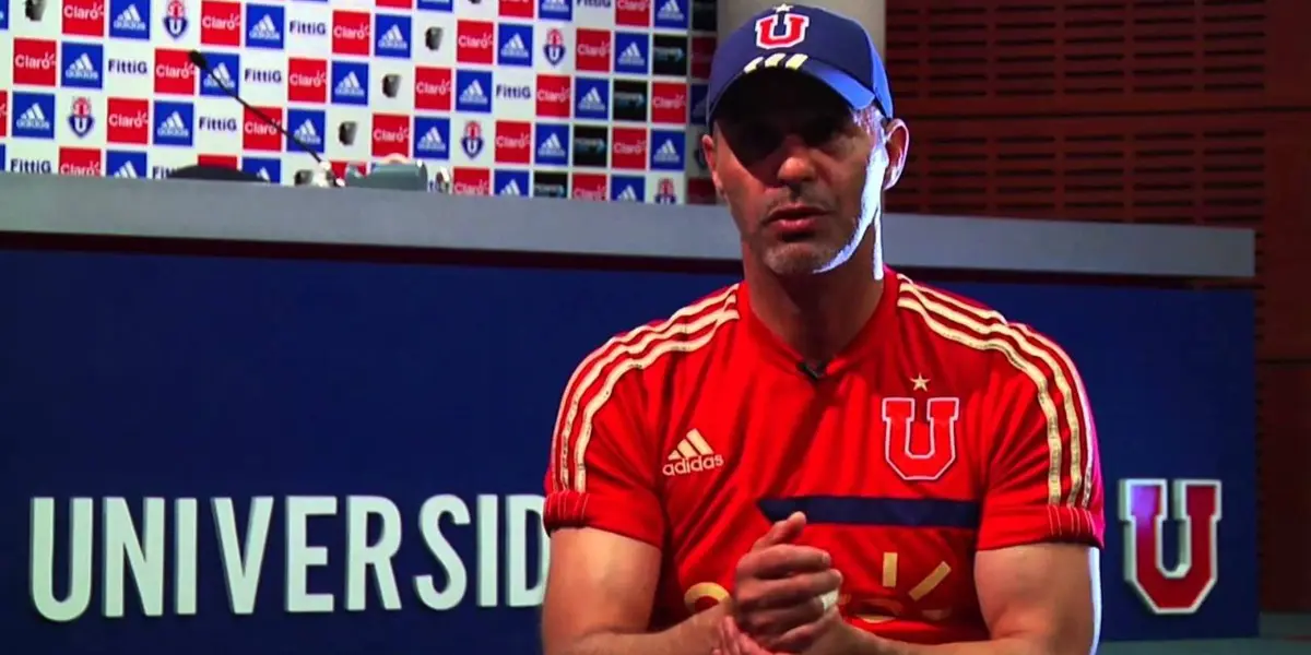 El entrenador dirigió anteriormente a Universidad de Chile.  