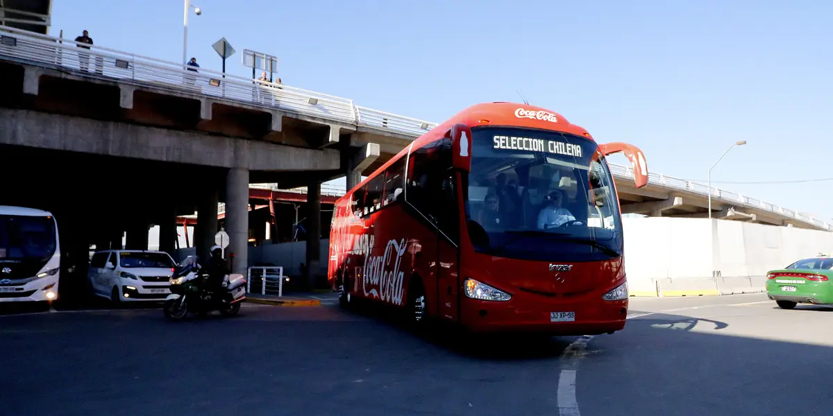 El ‘Equipo de Todos’ va de camino rumbo al recinto deportivo de Macul.