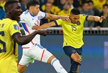 El futbolista ecuatoriano salió superado en un durísimo partido en su zona.  