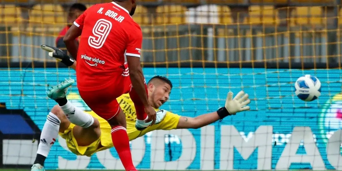 En un muy entretenido cotejo, Colo Colo empató el primer partido del Triangular Amistoso. Muchos goles, expulsiones e incidencias para ambos equipos.