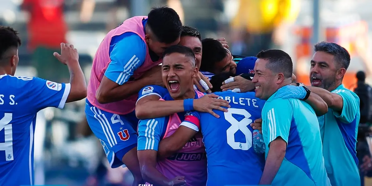 Jugadores de Universidad de Chile celebrando la victoria ante Colo Colo. 