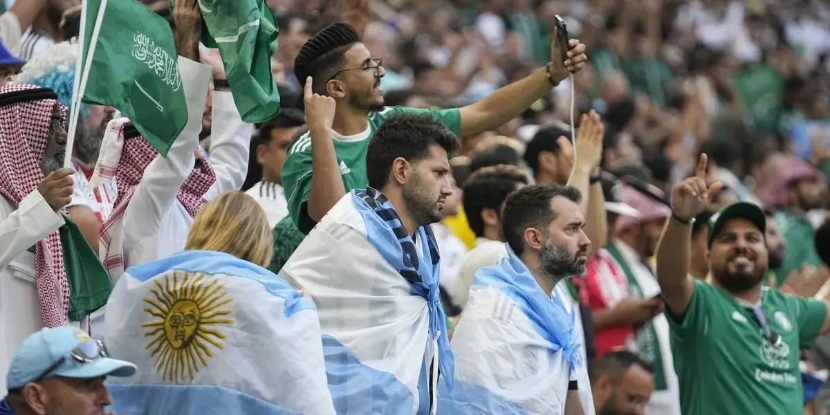 Los argentinos en el estadio vivieron un verdadero calvario. De la alegría máxima a un silencio sepulcral que se escuchó en todo el mundo. 