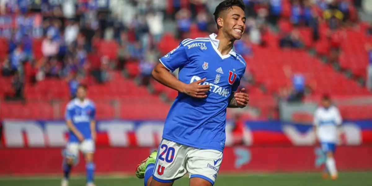 Lucas Assadi con la camiseta de Universidad de Chile. 