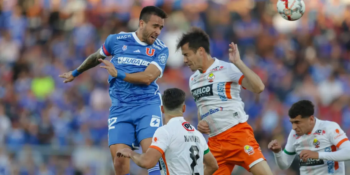 Matías Zaldivia con la camiseta de Universidad de Chile. 