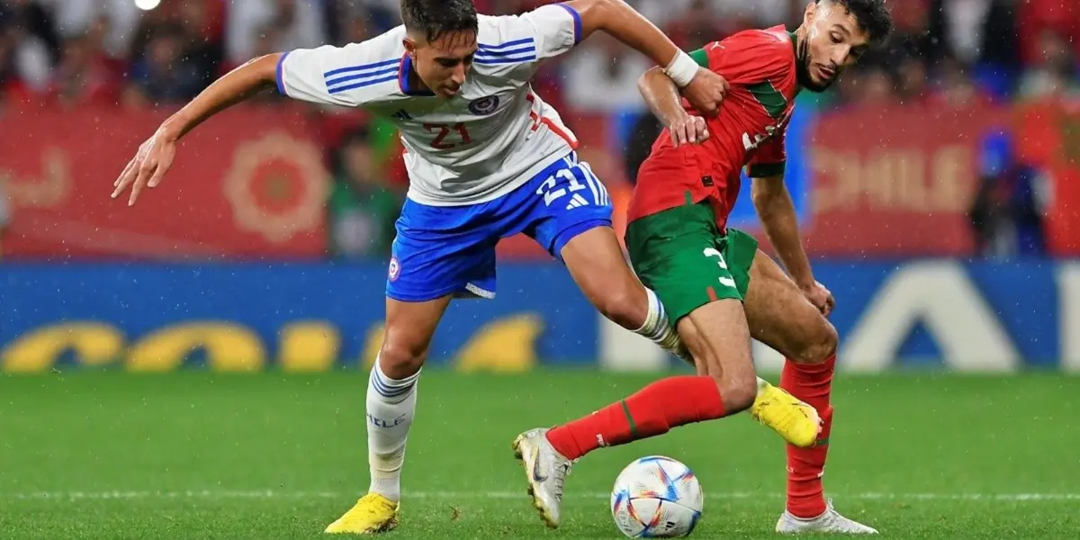 Pese a que no ha sido un mal primer tiempo de la Selección chilena, la falta de profundidad ofensiva de La Roja preocupa en los hinchas. 