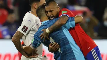 Podrían volver a juntarse en la Roja Arturo Vidal y Claudio Bravo,