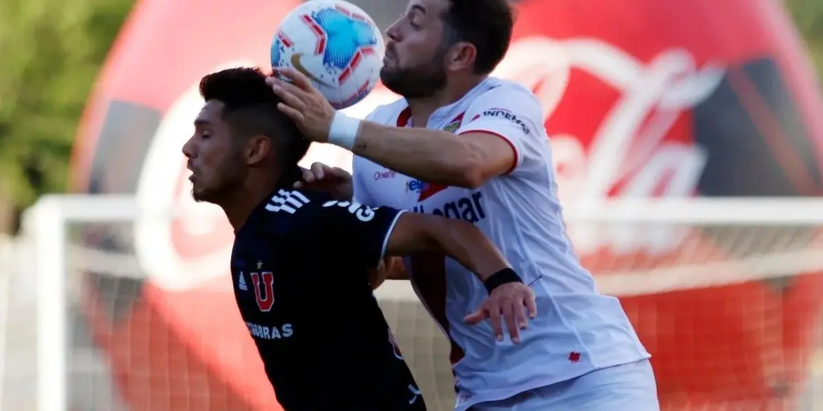 Un histórico jugador no renovó con su actual club y los hinchas de Universidad de Chile lo piden en el equipo. Quieren que se retire en su equipo.