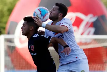 Un histórico jugador no renovó con su actual club y los hinchas de Universidad de Chile lo piden en el equipo. Quieren que se retire en su equipo.